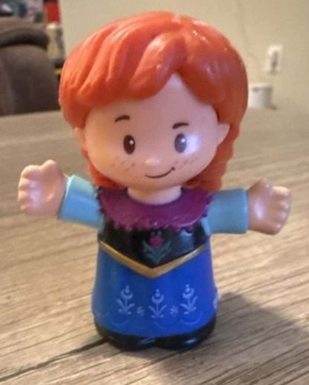 Fisher-Price Little People Disney Frozen Anna Figure